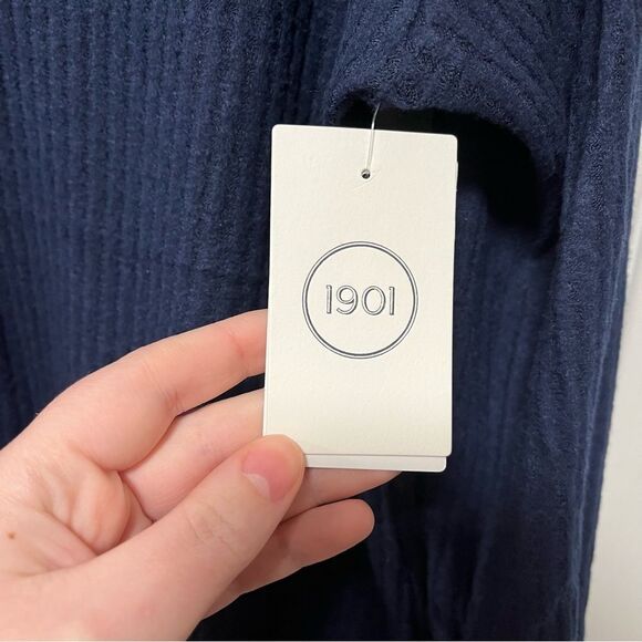 1901 Nordstrom NWT Blue Long Sleeve Cropped Sweater size LARGE - Picture 2 of 7